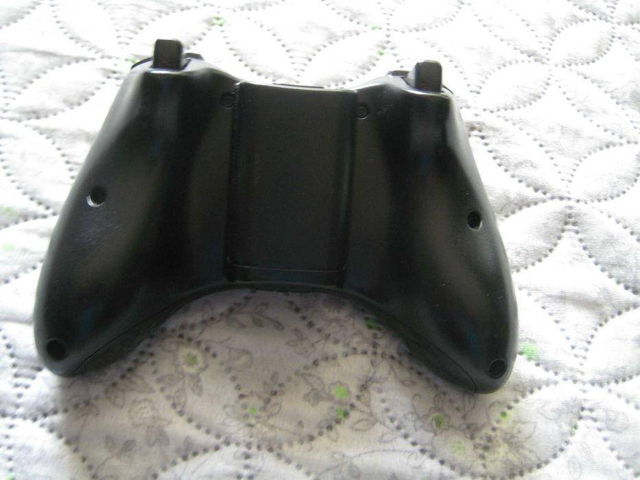 Продавам оригинален контролер за XBOX 360