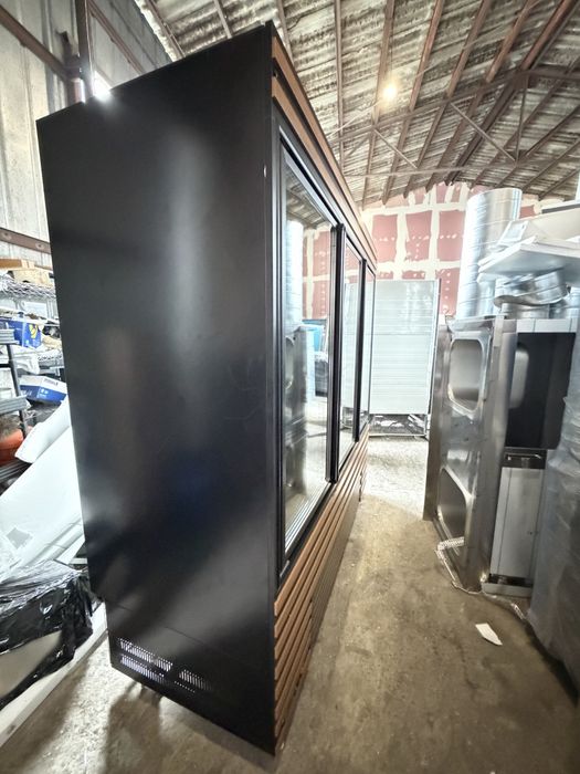 Хладилна витрина вертикална