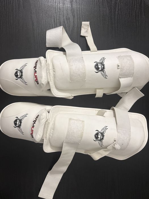 Tibiere kickbox utilizate dar in stare buna