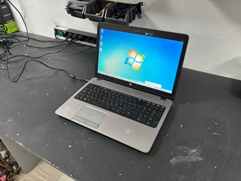 Ноутбук Hp в хорошем состояний