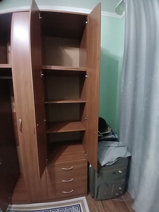 Шкаф б/у дерево ольха темная