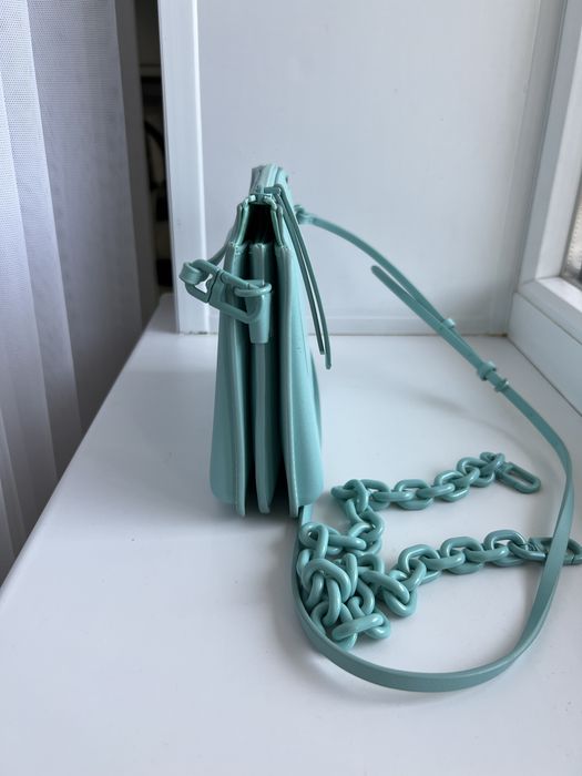 Сумка Charles & Keith Camelia Trapeze