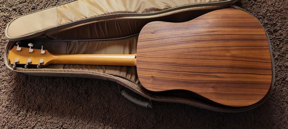 Chitara Taylor Trans-Acoustic Solid wood top Electro Acustica Big Baby