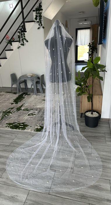 Voal cu perle diferite marimi