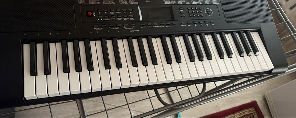 Синтезатор продается