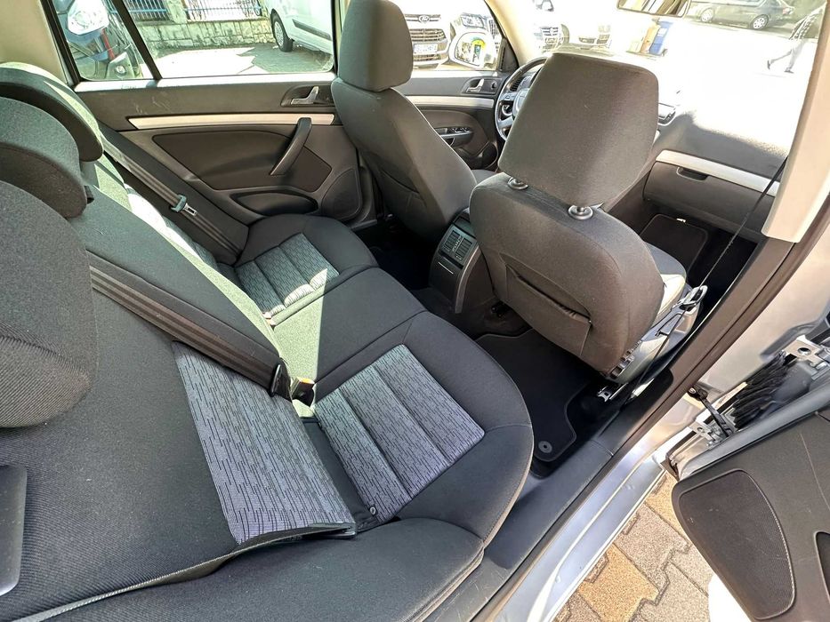 Skoda octavia 1,6tdi facelift cash sau rate5399€uro