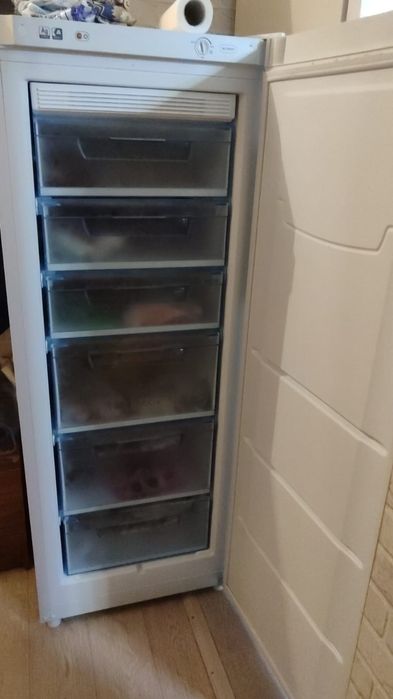 Продам морозильник