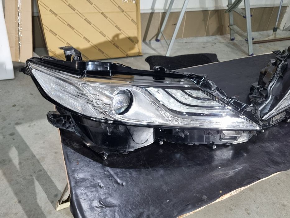 Фара левая правая camry 70-75