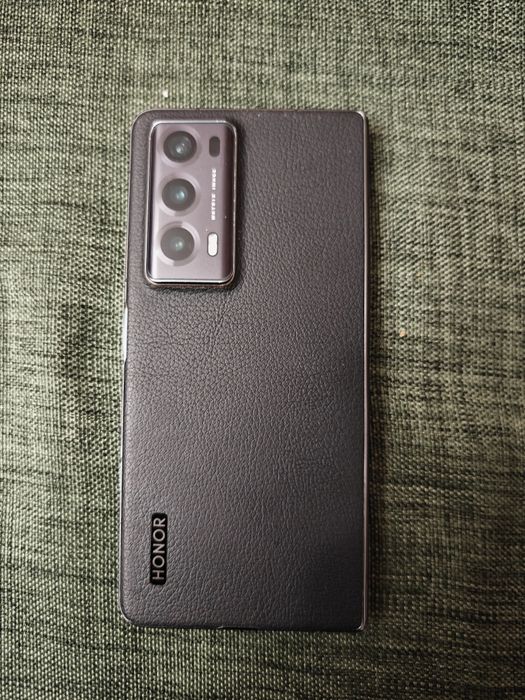 Honor Magic V2 + Honor Watch 4