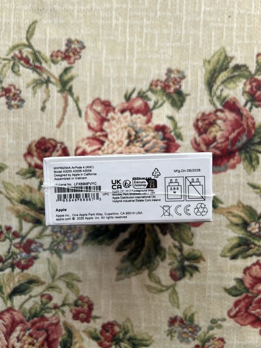 Apple AirPods 4 ANC ( stoc mare )