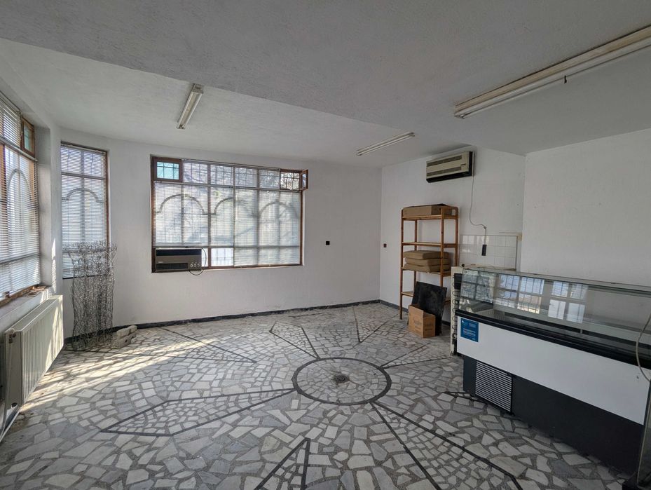 Дава се под наем Магазин в Карлово - 44 кв.м за 204 € - Снимка #4