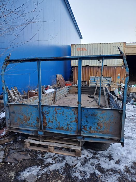 Кузово бортовое.