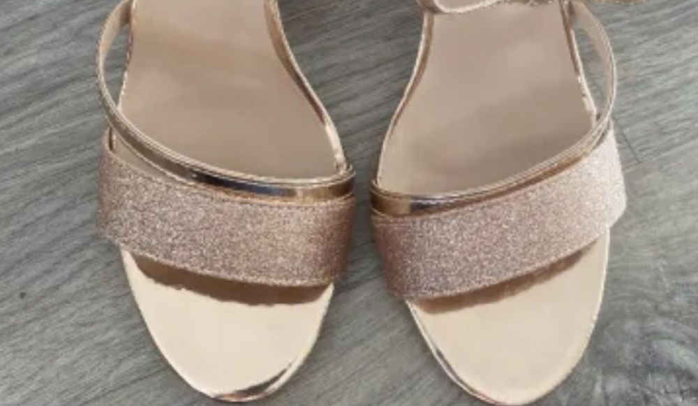 Красиви сандали с брокат