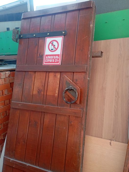Продам выходные распашные двери