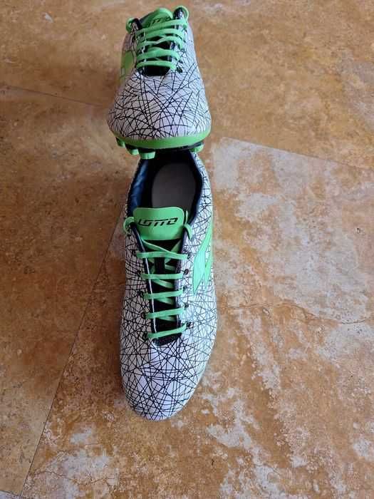 Vând ghete fotbal Lotto 43.5