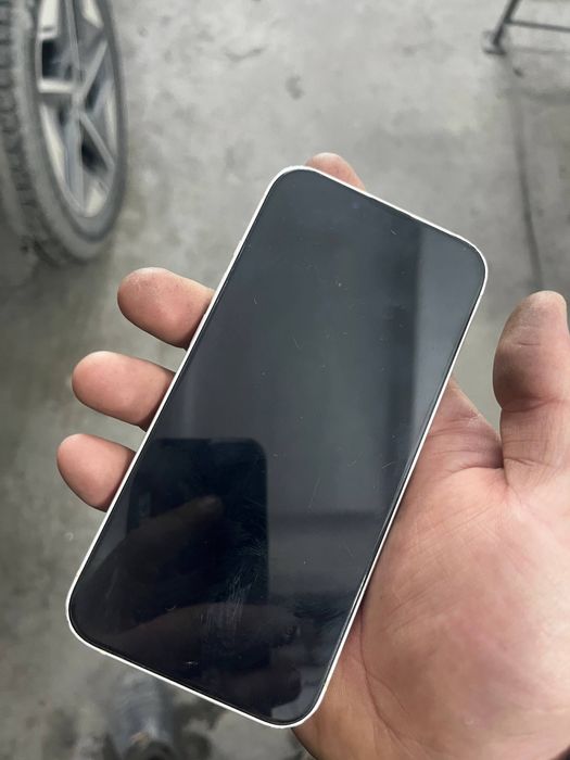 iPhone 13 /128 gb / white