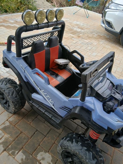 Продам электромобиль игрушка