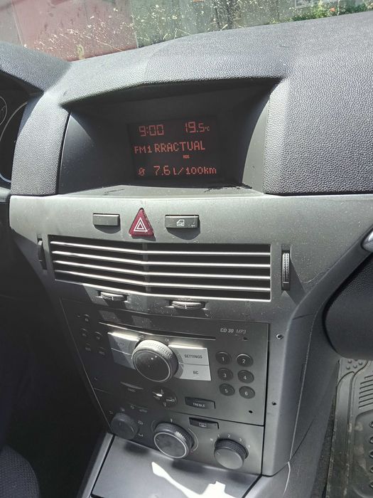 Vând autoturism Opel Astra H 1.4 Benzină ( 2004)- Motor defect