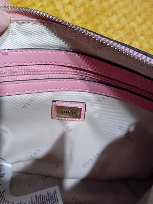 Чанта  на  Guess