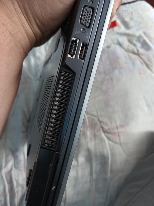 Vând laptop s-au schimb cu tel