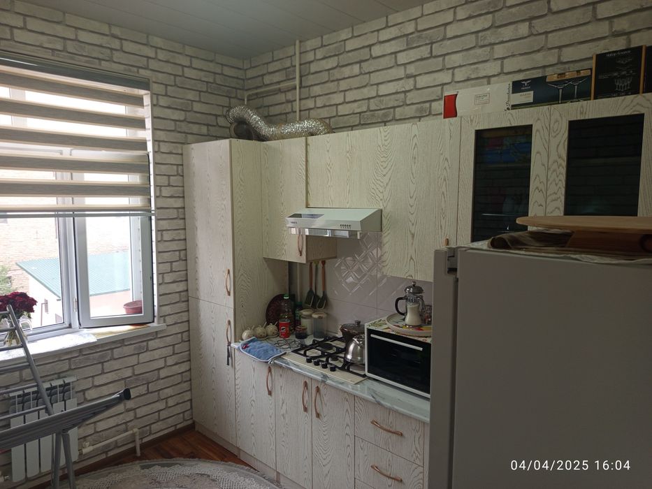 3 xonaliy dom sotiladi.