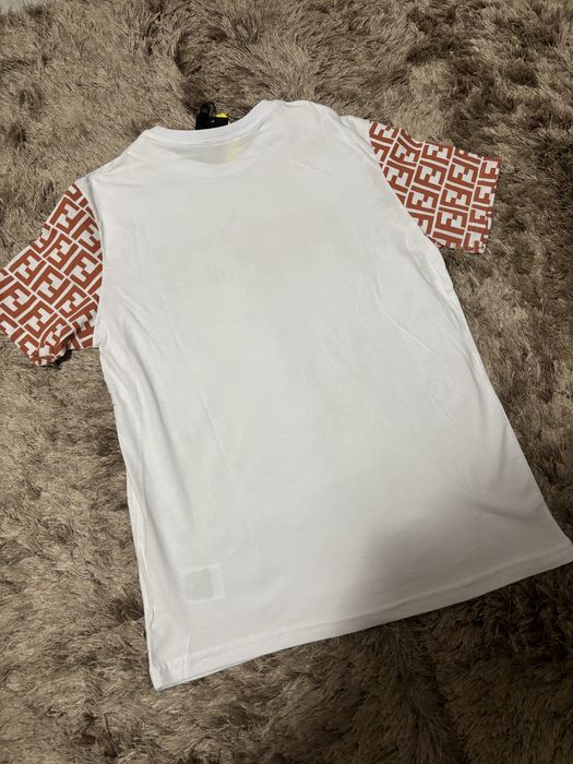 Tricou Fendi Roma – Alb cu mâneci monogramă FF – Mărimea L (Nou cu etichetă)