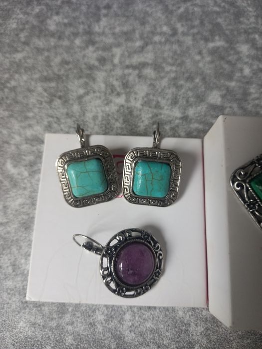 Продаются серьги. Новые. Вставка бирюза, малахит,сплав аметиста.За все