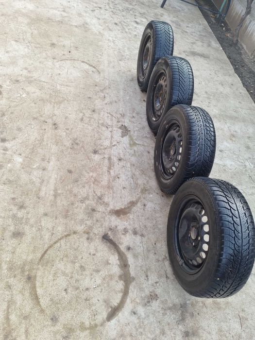 Jante de tabla pe 15 inch cu cauciucuri de iarna