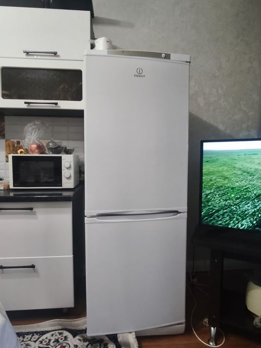 Рабочии холодилник самовывоз