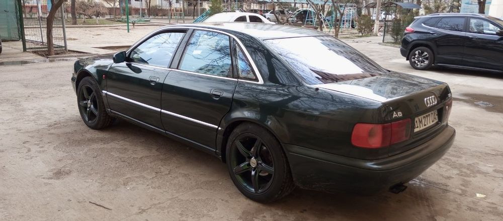 Продаю свою Ауди А 8, год 1994г.