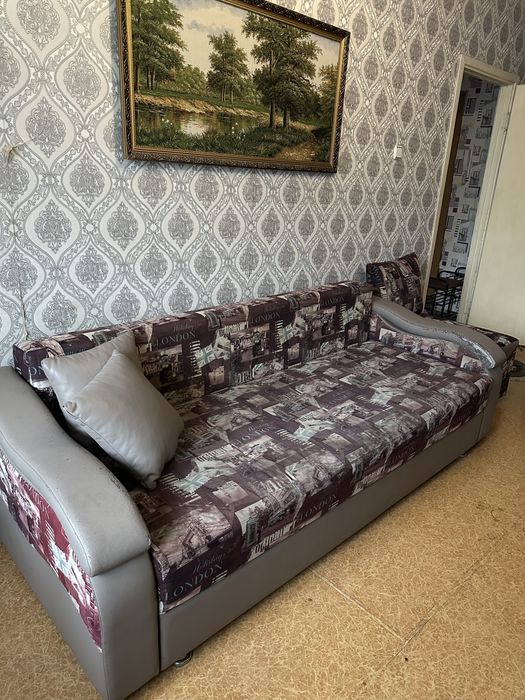 Продам диван с пуфиком