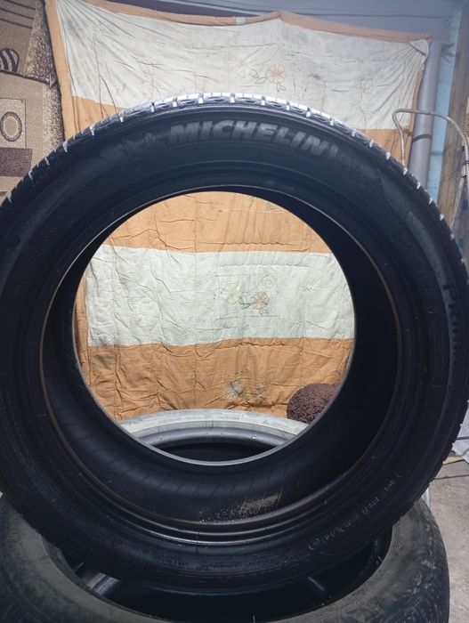 MICHELIN 245/45 R18