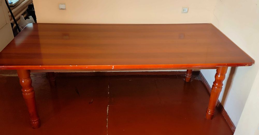Продам большой деревяный стол