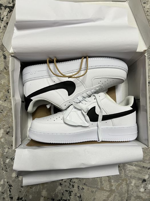 Nike Air force 1 с черным логотипом