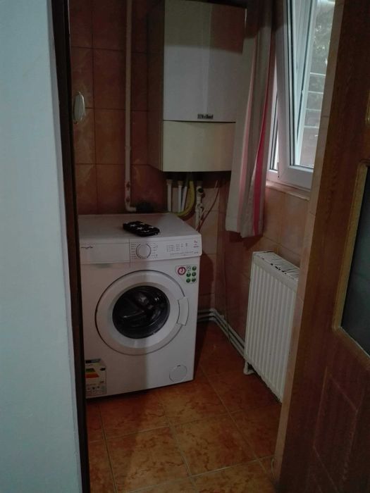 Închiriez GARSONIERĂ