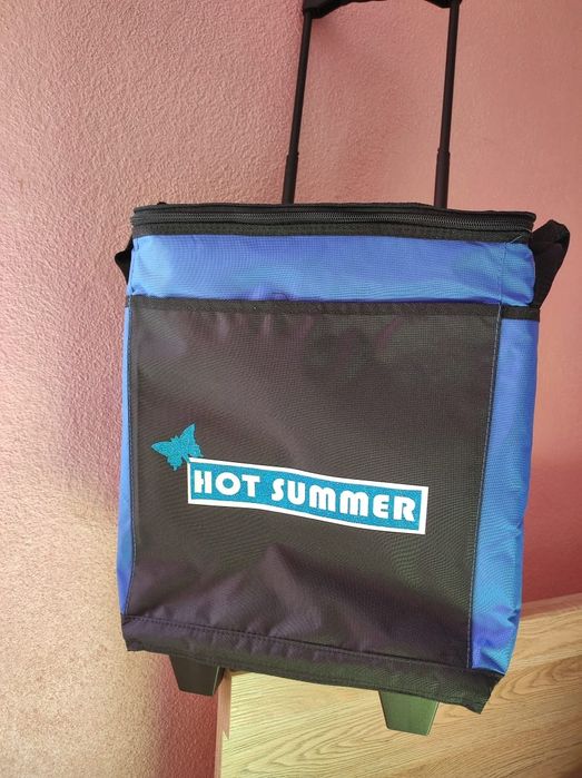 Термосумка на колесах, с выдвижной ручкой. Термосумка.