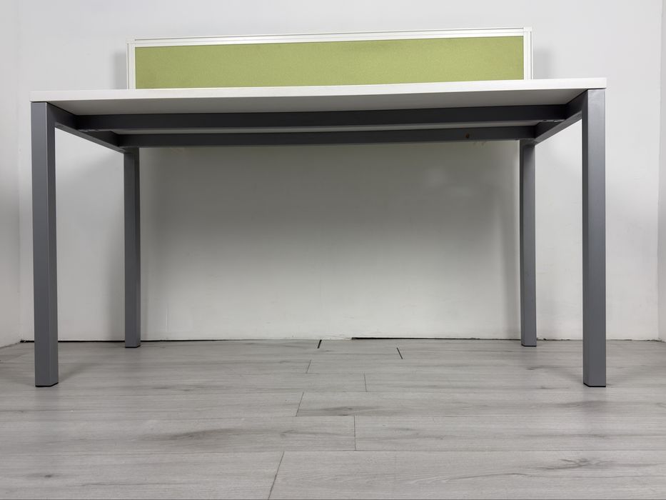 Офис бюро със преграда обзавеждане