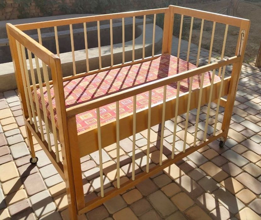 Детская кроватка