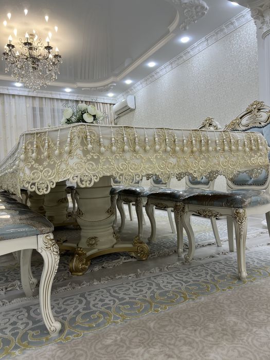 Стол со стулями