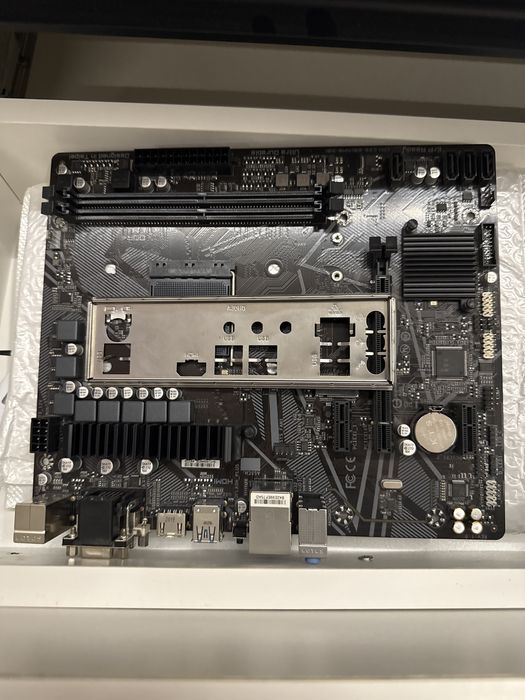 Материнская плата GIGABYTE B550M S2H