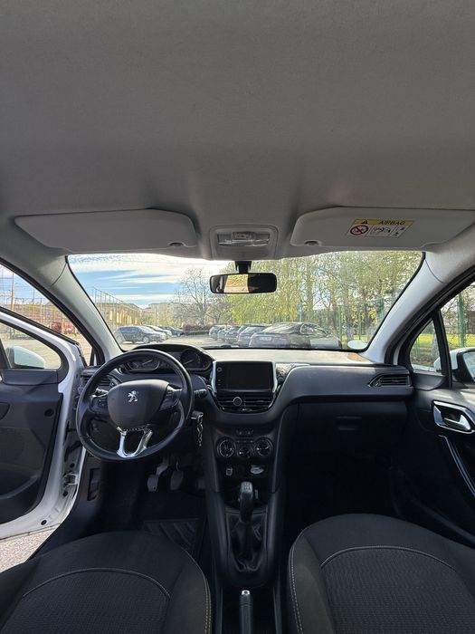Peugeot 208 1.2 benzină