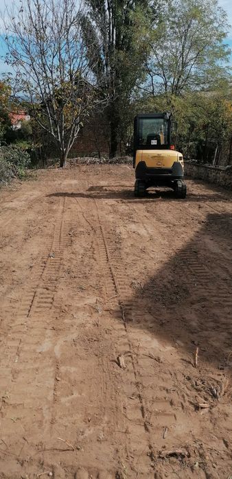 Услуги със багер 3т,самосвал и платформа!