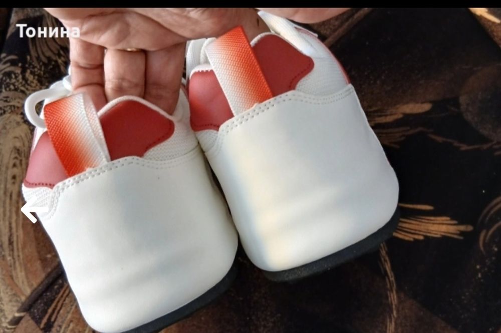 Мъжки маратонки в червено