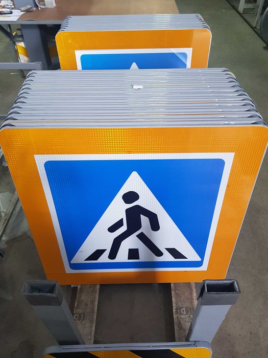 Дорожные знаки светоотражающие