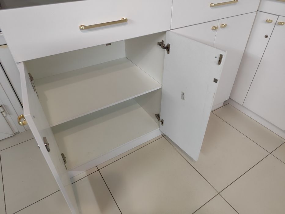 Витрина белая МДФ