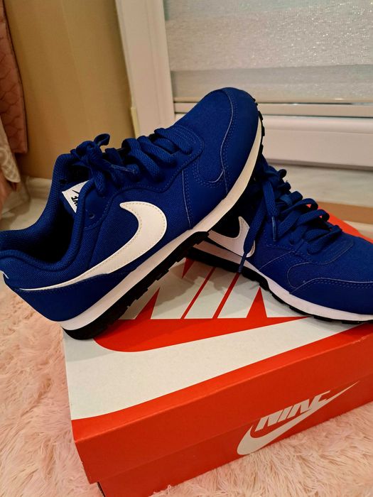 Пордава се дамски маратонки NiKE! 38 номер!