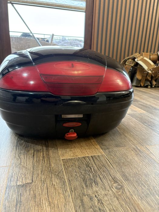 Куфар и Стойка за piaggio x9