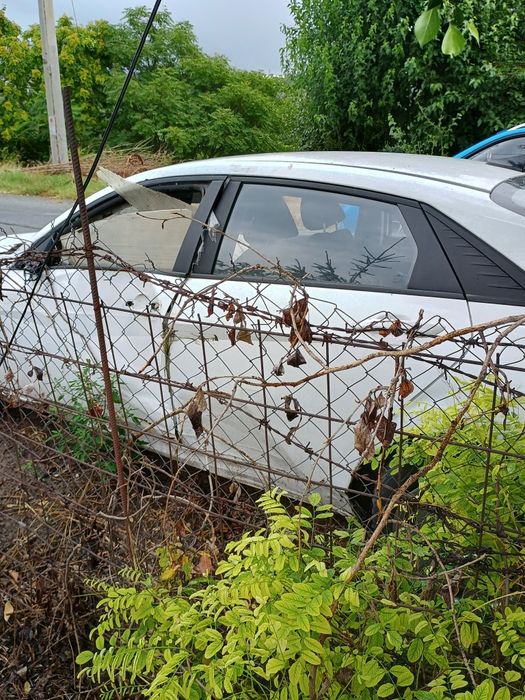 Vînd Hyundai Elantra in stare avariată