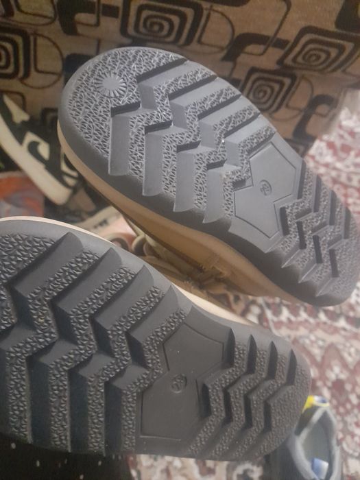 Bolalar oyoq kiyimi yangi rassiyadan olib kelganman  kichik kelgani sa