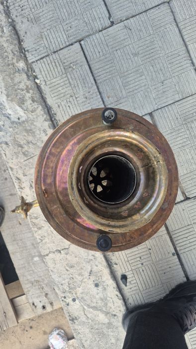 Продам самовар примерно за 100 лет. Рабочий.